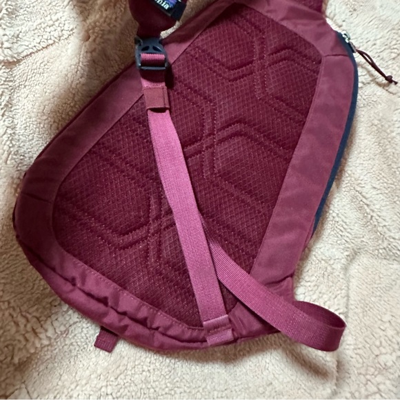Patagonia Atom Sling - Picture 4 of 10